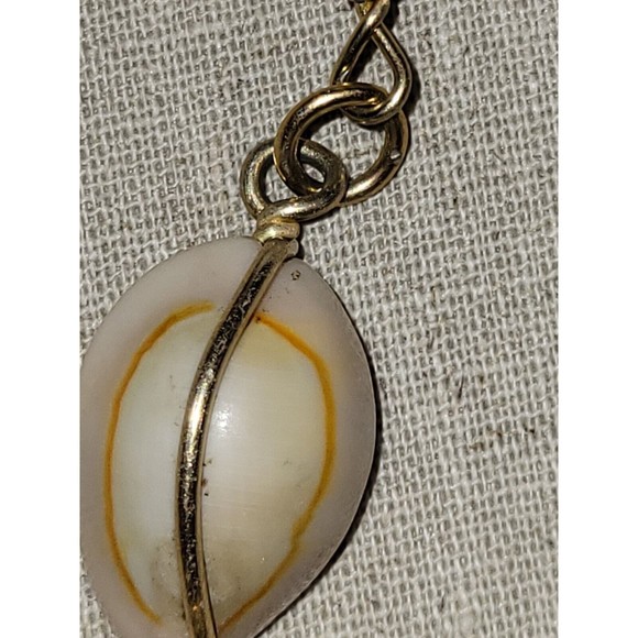 Vintage Caged Cowrie Conch Shell Necklace 60s/70s Wire Wrapped 32" Gold Tone Lei - Picture 2 of 5